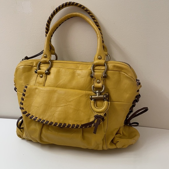 Mustard Yellow Leather Purse 👜 - Picture 3 of 7